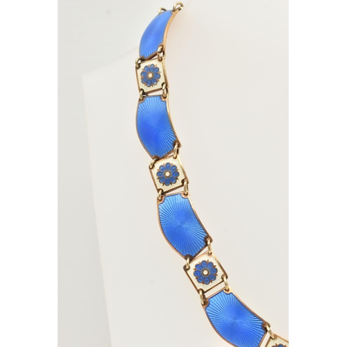 39 - A NORWEGIAN 'DAVID ANDERSEN' NECKLACE, a gilt necklace, comprising blue guilloche enamel panels, int... 