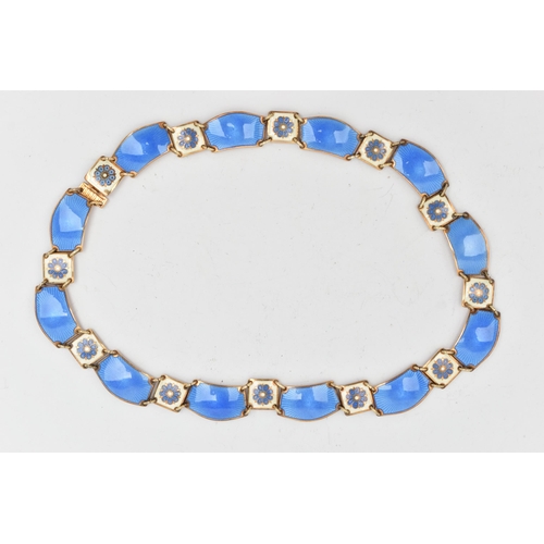 39 - A NORWEGIAN 'DAVID ANDERSEN' NECKLACE, a gilt necklace, comprising blue guilloche enamel panels, int... 