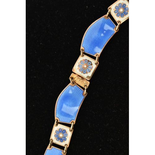 39 - A NORWEGIAN 'DAVID ANDERSEN' NECKLACE, a gilt necklace, comprising blue guilloche enamel panels, int... 