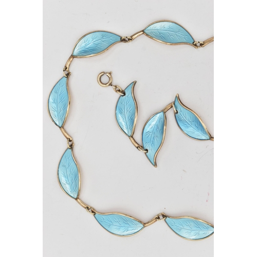 41 - A NORWEGIAN 'DAVID ANDERSEN' NECKLACE AND BRACELET, a gilt necklace, comprising blue enamel leaf dei... 