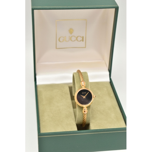 53 - A LADIES 'GUCCI' WRISTWATCH, quartz movement, round black dial, signed 'Gucci', gold plated case, ap... 