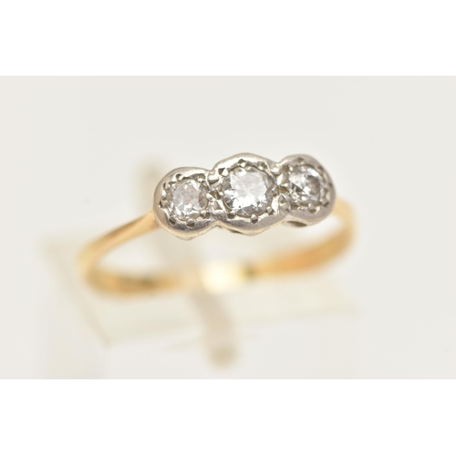 8 - A YELLOW METAL DIAMOND RING, set with three round brilliant cut diamonds, illusion set in a white me... 