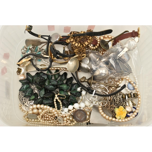 95 - A SMALL PLASTIC BOX OF JEWELLERY, WRISTWATCHES AND OTHER ITEMS, to include a single silver Winners t... 