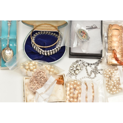 96 - A SELECTION OF MAINLY COSTUME JEWELLERY, to include an oval micro mosaic brooch, an agate bead neckl... 