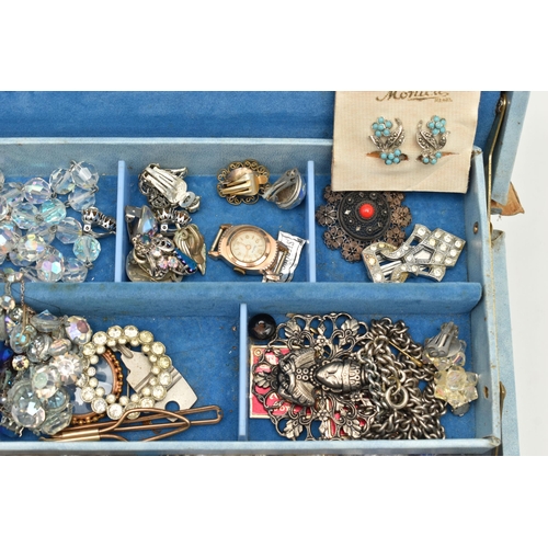 99 - A JEWELLERY BOX OF ASSORTED JEWELLERY, to include assorted costume jewellery, including beaded neckl... 