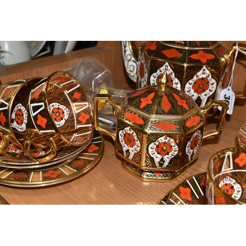 366 - A BURTONDALE IMARI PATTERN TEA SET, comprising a teapot, octagonal covered sugar bowl, milk jug, twe... 