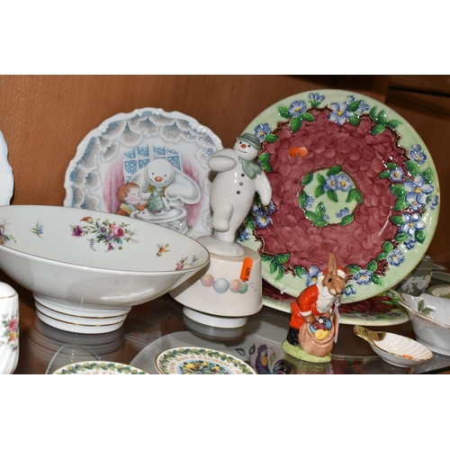 373 - A GROUP OF NAMED CERAMICS, comprising a Minton 'Marlow' pattern fruit bowl, diameter 22.5cm, a music... 