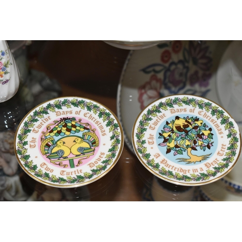 373 - A GROUP OF NAMED CERAMICS, comprising a Minton 'Marlow' pattern fruit bowl, diameter 22.5cm, a music... 