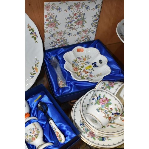 386 - A LARGE QUANTITY OF AYNSLEY 'COTTAGE GARDEN' AND 'PEMBROKE' PATTERN TEA AND GIFTWARE, comprising a m... 