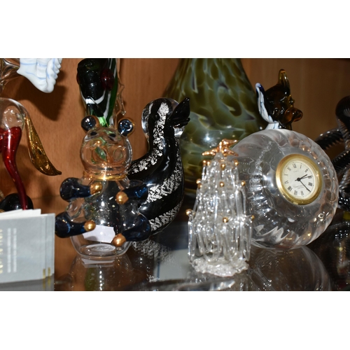 400 - A COLLECTION OF STUDIO GLASS, comprising a Dartington Crystal mantel clock, an amber glass Murano bu... 