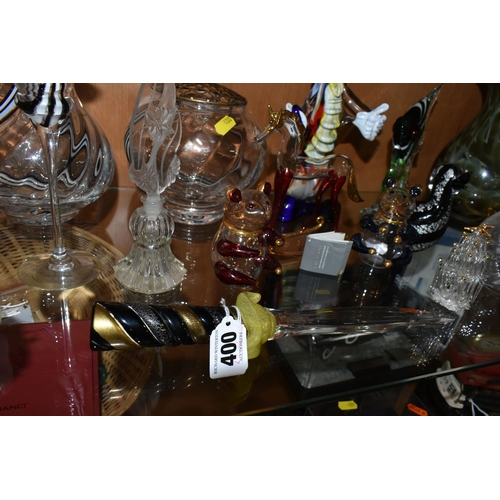 400 - A COLLECTION OF STUDIO GLASS, comprising a Dartington Crystal mantel clock, an amber glass Murano bu... 