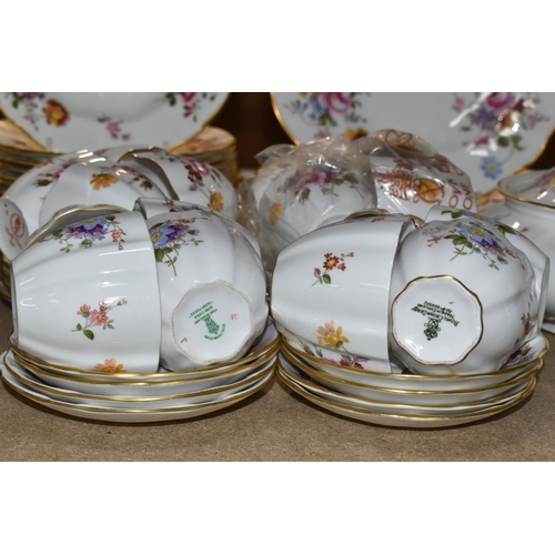 416 - A NINETY TWO PIECE ROYAL CROWN DERBY 'DERBY POSIES ' PATTERN DINNER SERVICE, comprising one lidded t... 