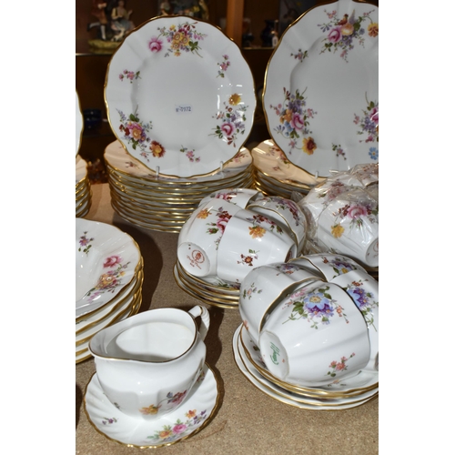 416 - A NINETY TWO PIECE ROYAL CROWN DERBY 'DERBY POSIES ' PATTERN DINNER SERVICE, comprising one lidded t... 