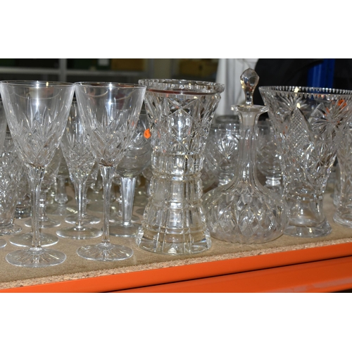 424 - A GROUP OF CUT CRYSTAL AND GLASSWARE to include a large quantity of mixed wine, port, whisky, brandy... 