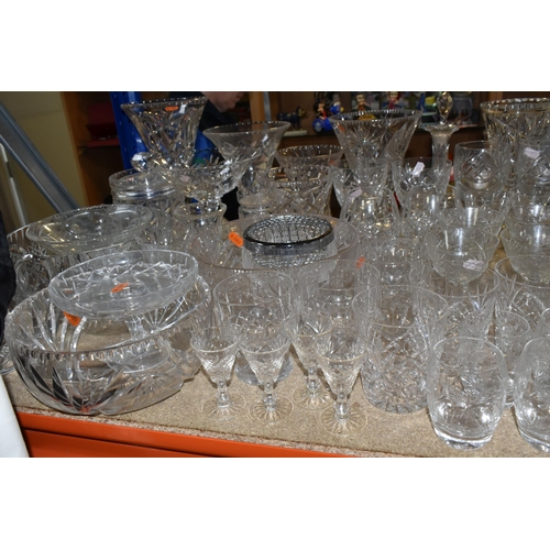 424 - A GROUP OF CUT CRYSTAL AND GLASSWARE to include a large quantity of mixed wine, port, whisky, brandy... 