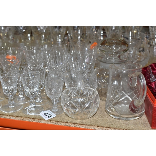 424 - A GROUP OF CUT CRYSTAL AND GLASSWARE to include a large quantity of mixed wine, port, whisky, brandy... 