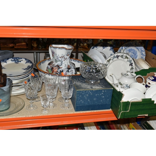 425 - TWO BOXES AND LOOSE CERAMICS AND GLASSWARE to include a Royal Doulton Burgundy tea set comprising a ... 