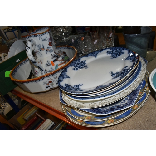 425 - TWO BOXES AND LOOSE CERAMICS AND GLASSWARE to include a Royal Doulton Burgundy tea set comprising a ... 