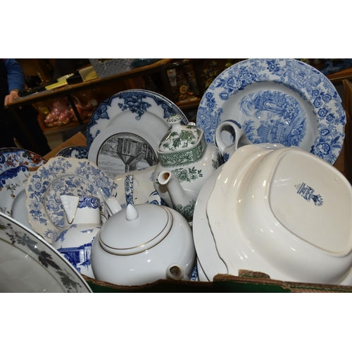 425 - TWO BOXES AND LOOSE CERAMICS AND GLASSWARE to include a Royal Doulton Burgundy tea set comprising a ... 