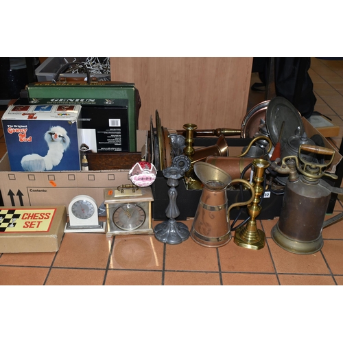 432 - TWO BOXES AND LOOSE METALWARE AND MISCELLANOEUS ITEMS to include a box of English pewter tableware f... 