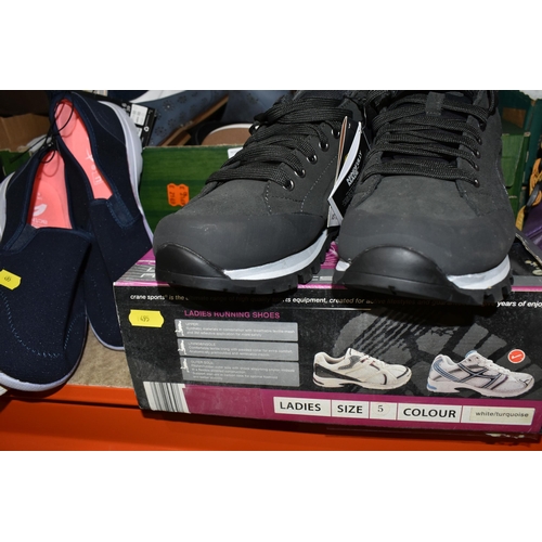 495 - A LARGE QUANTITY OF WOMEN'S SHOES to include mostly size 6 UK/39 EU shoes from named manufacturers c... 