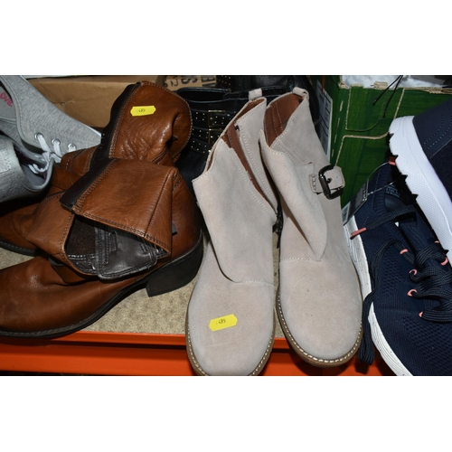 495 - A LARGE QUANTITY OF WOMEN'S SHOES to include mostly size 6 UK/39 EU shoes from named manufacturers c... 