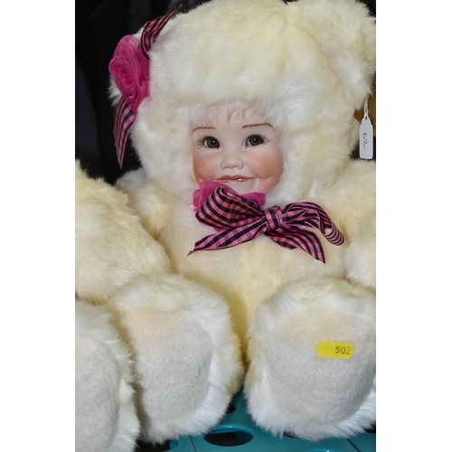 502 - FOUR LARGE WHITE SANDRA WILLIAM CREATION ANTHROPORMORPHIC DOLLS to include two Dutch Kissy dolls (in... 