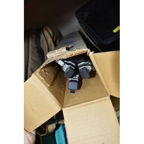 575 - A BOX AND LOOSE VINTAGE CAMERAS to include a boxed Pentax-M 28mm F2.8, a Sunpak auto 122 flash, ten ... 