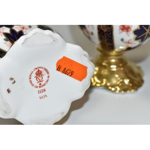 318 - A PAIR OF ROYAL CROWN DERBY OLD IMARI 1128 SOLID GOLD BAND SWAN NECKED VASES, height 26cm (2) (Condi... 