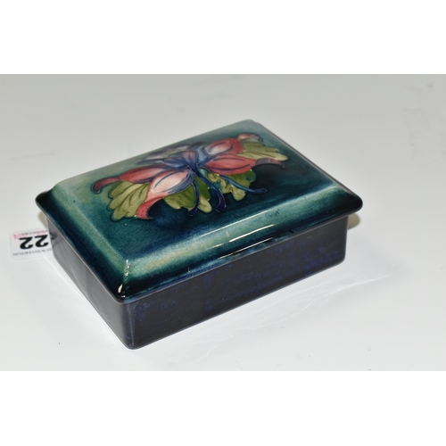 322 - A MOORCROFT POTTERY 'COLUMBINE' PATTERN TRINKET BOX, the cover tube lined with pink and purple colum... 