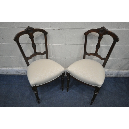 1252 - AN EDWARDIAN MAHOGANY THREE PIECE PARLOUR SUITE, comprising a two seater sofa, length 109cm x depth ... 