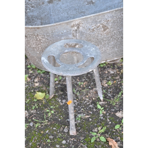 1008 - VINTAGE GALVANISED ITEMS comprising of a tin bath, a dolly tub and peg and a milking stool (4)