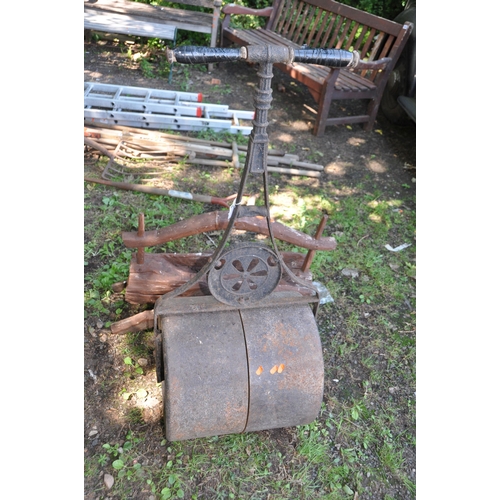 1015 - A VINTAGE CAST IRON GARDEN ROLLER with wheel motif to handle diameter 16in with self righting handle... 