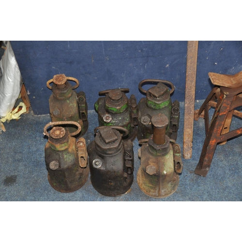 1065 - A SELECTION OF AUTOMOTIVE JACKS including an Epco Jack No70 trolley jack, six vintage bottle jacks (... 