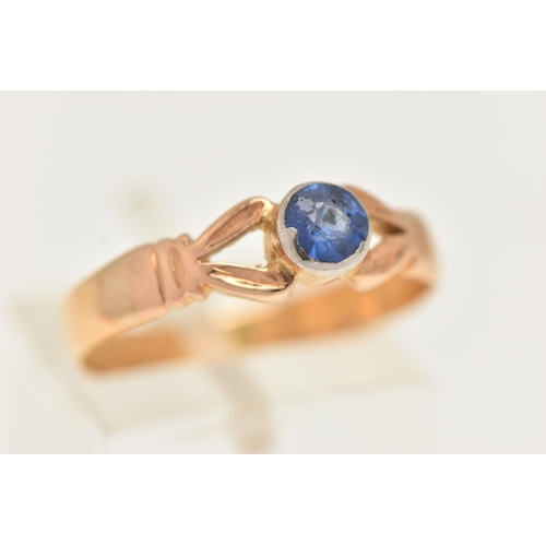 22 - A 22CT GEM SET RING, a circular cut blue stone, bezel set in yellow gold, leading on to bifurcated s... 