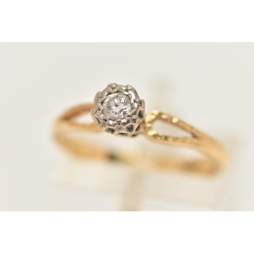 30 - A YELLOW METAL DIAMOND SINGLE STONE RING, the round brilliant cut diamond, illusion set in a white m... 