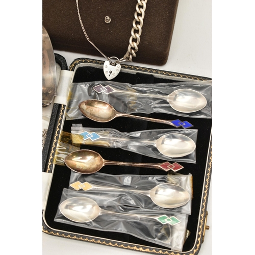 38 - A GOLD PLATED MAGNIFYING GLASS AND ASSORTED SILVER JEWELLERY, to include a gold plated foliate detai... 