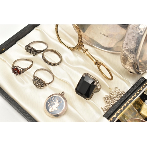 38 - A GOLD PLATED MAGNIFYING GLASS AND ASSORTED SILVER JEWELLERY, to include a gold plated foliate detai... 