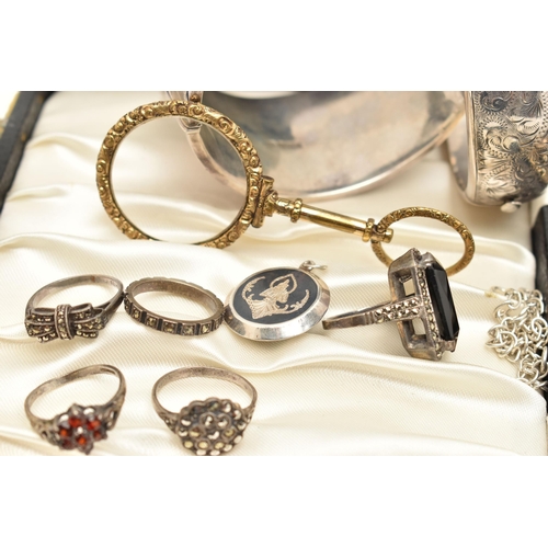 38 - A GOLD PLATED MAGNIFYING GLASS AND ASSORTED SILVER JEWELLERY, to include a gold plated foliate detai... 