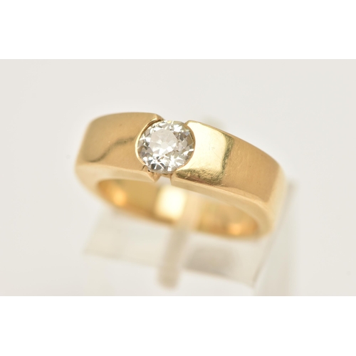 53 - AN 18CT YELLOW GOLD DIAMOND SINGLE STONE RING, set with an old-cut diamond, measuring approx 5.85mm ... 