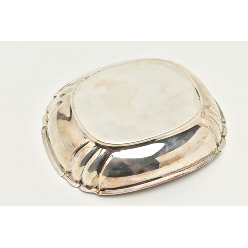 66 - AN EARLY 20TH CENTURY SILVER BOWL, rounded rectangular form, hallmarked 'Atkin Brothers' Sheffield 1... 