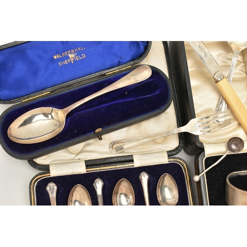 75 - ASSORTED SILVER ITEMS, to include a cased set of two silver napkin rings, hallmarks for Birmingham, ... 