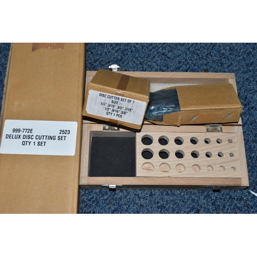 156 - A DELUXE DISC CUTTING SET, for cutting flat and shallow coned discs, (condition report: new in box, ... 