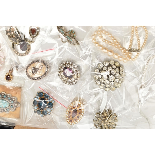 94 - A BOX OF ASSORTED JEWELLERY, to include a white metal bracelet, stamped 925, a white metal and marca... 