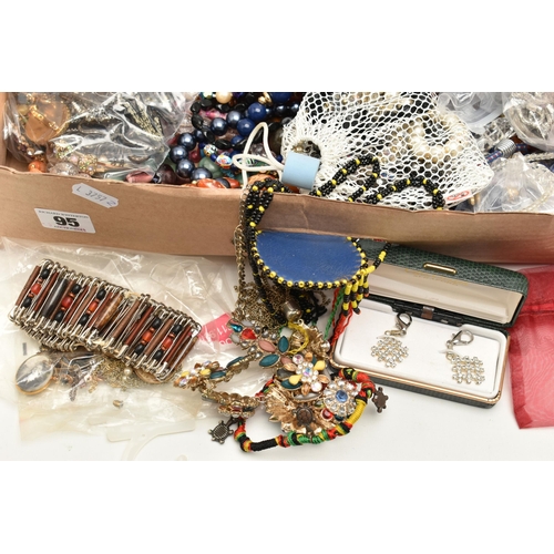 95 - A BOX OF JEWELLERY AND CUTLERY ETC., to include a cultured pearl necklace, the spring ring clasp sta... 