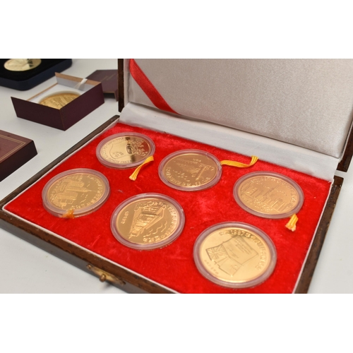 213 - A LARGE PLASTIC STORAGE BOX AND COIN CASES OF MIXED COINS AND COMMEMORATIVES, to include classic Bri... 