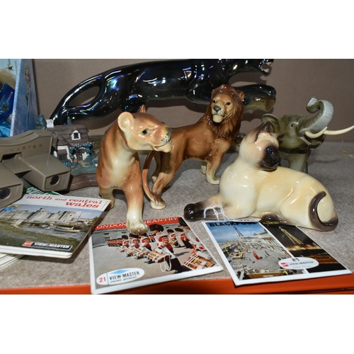 302 - A COLLECTION OF ANIMAL FIGURINES, COLLECTABLE MEERKAT FIGURES, AND A VINTAGE VIEWMASTER, comprising ... 