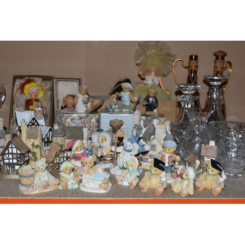 305 - A GROUP OF EIGHT DECORATIVE GLASSWARES AND COLLECTABLE RESIN FIGURES to include a Royal Doulton ship... 