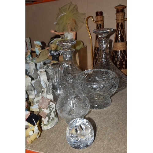 305 - A GROUP OF EIGHT DECORATIVE GLASSWARES AND COLLECTABLE RESIN FIGURES to include a Royal Doulton ship... 