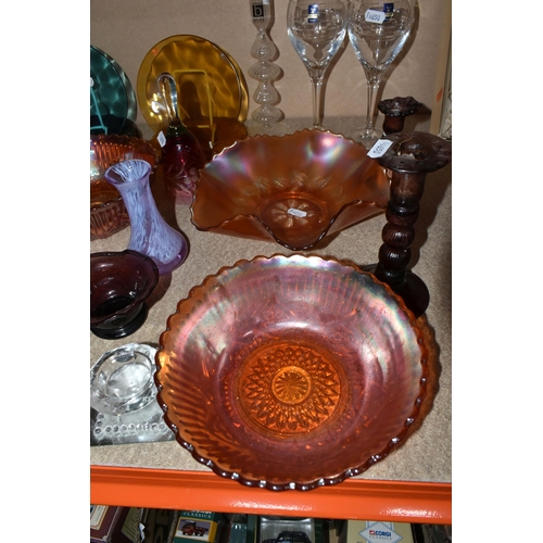 306 - A GROUP OF MAINLY COLOURED ORNAMENTAL GLASSWARE to include eight vintage glass side plates comprisin... 